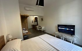 Central Comfort Suites