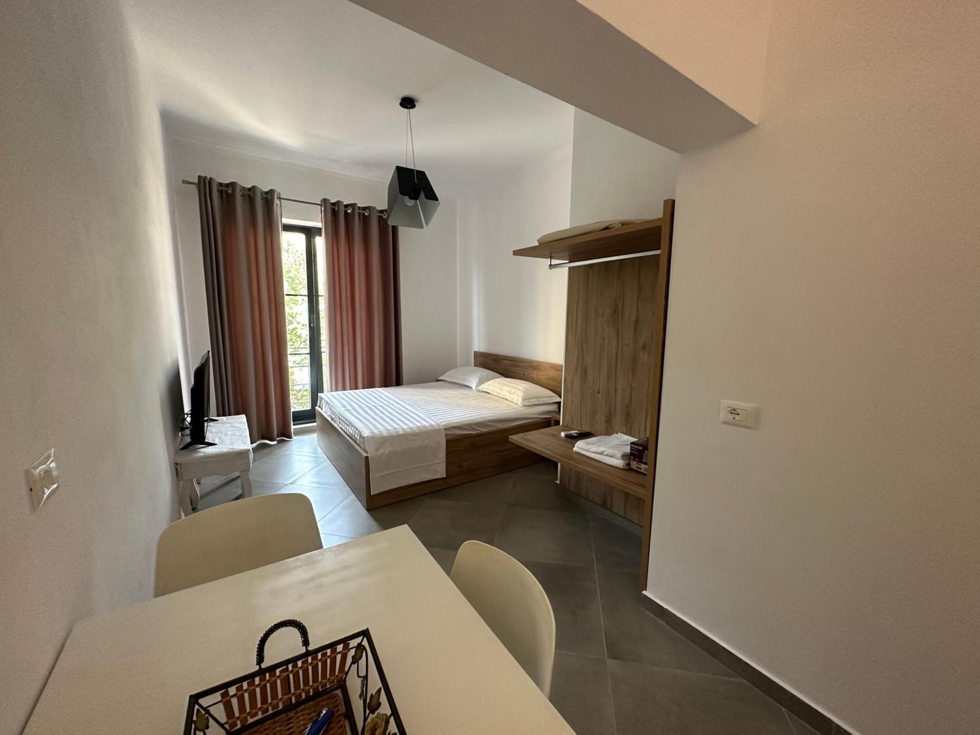 Central Comfort Suites Tirana Esterno foto