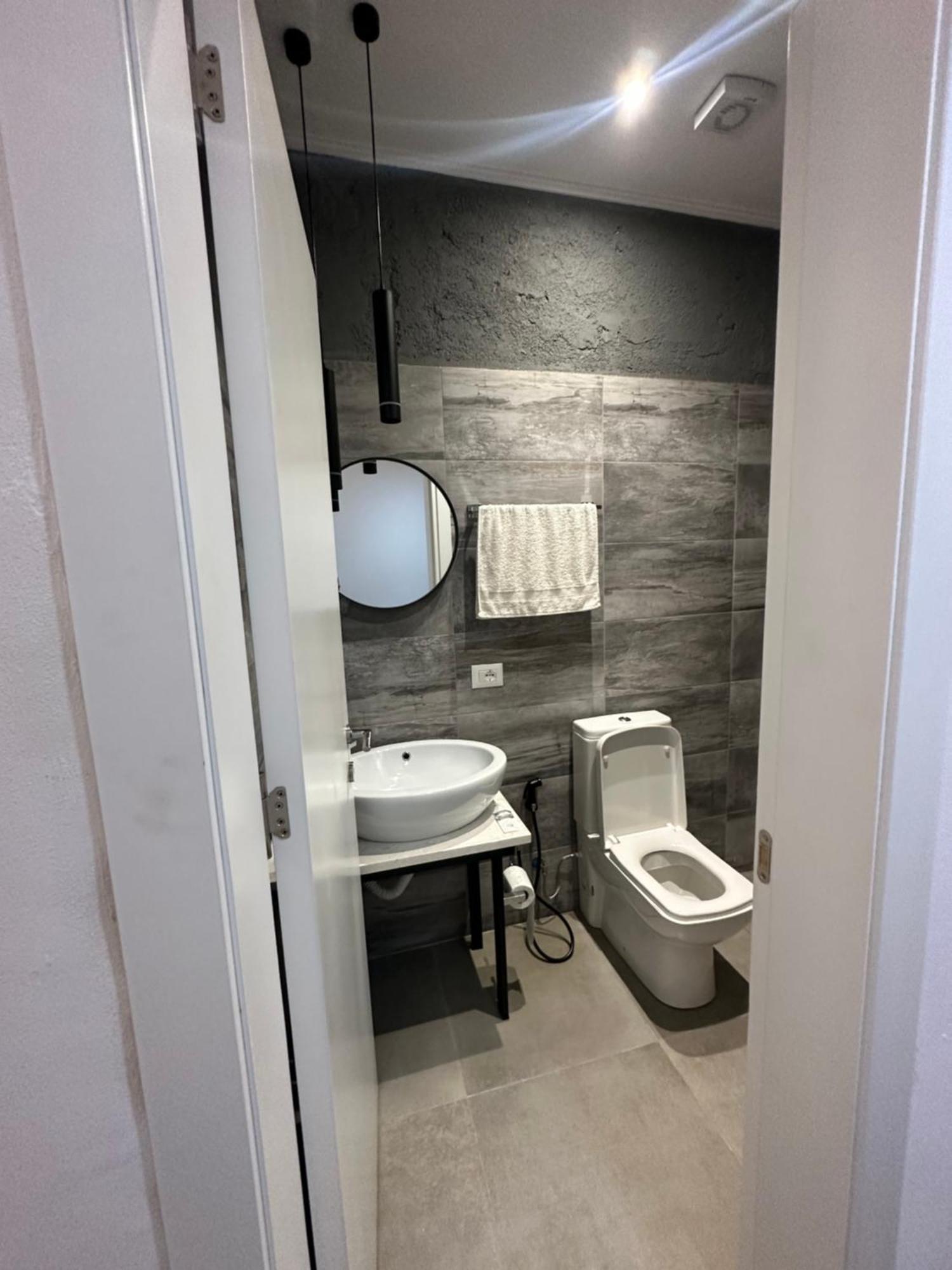 Central Comfort Suites Tirana Esterno foto