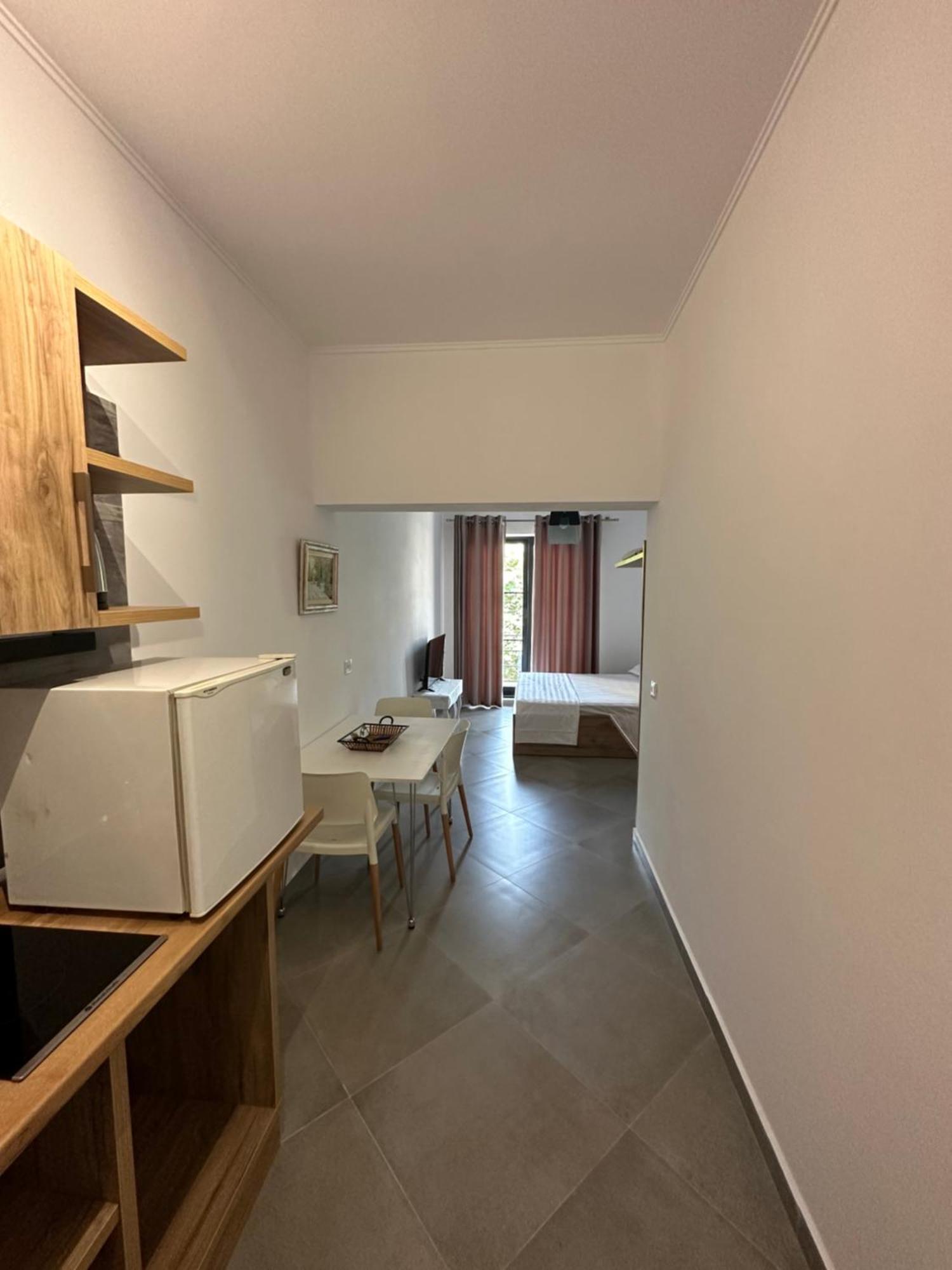 Central Comfort Suites Tirana Esterno foto