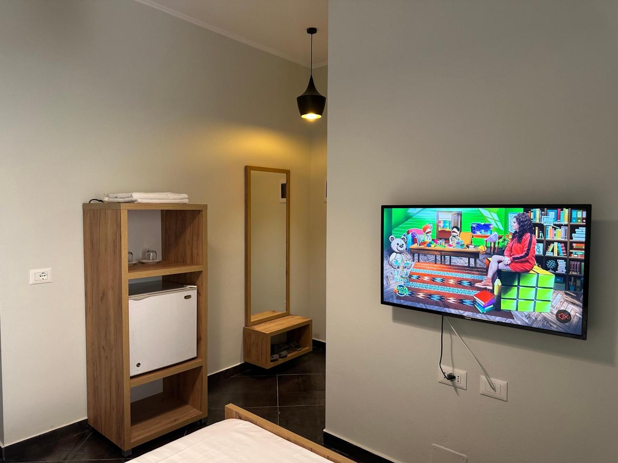 Central Comfort Suites Tirana Esterno foto