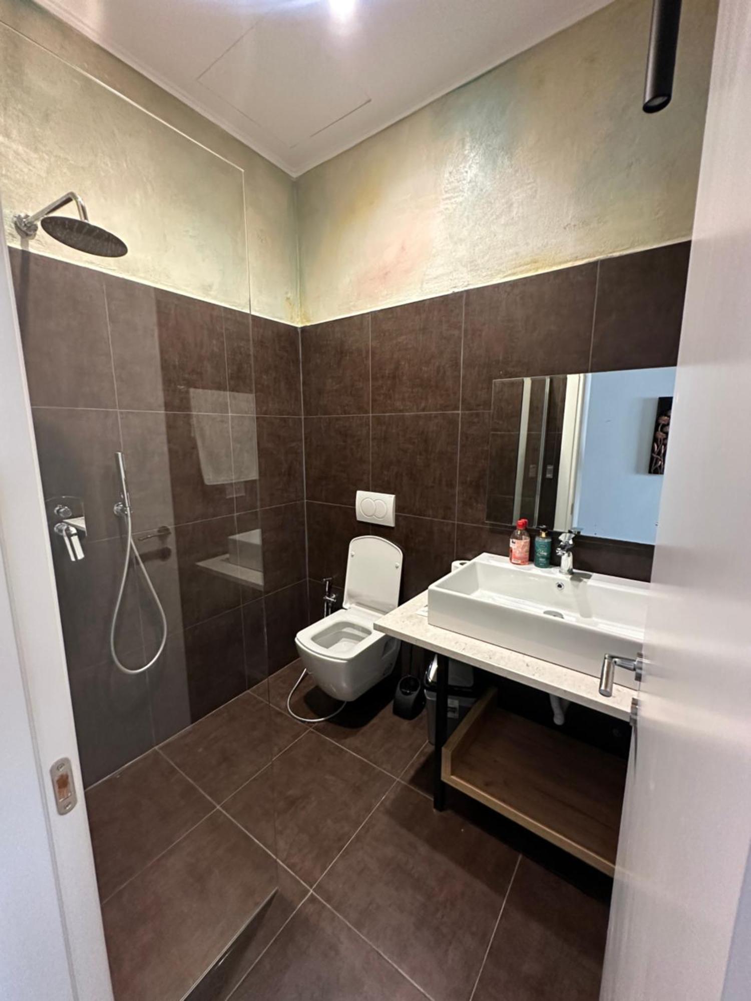 Central Comfort Suites Tirana Esterno foto