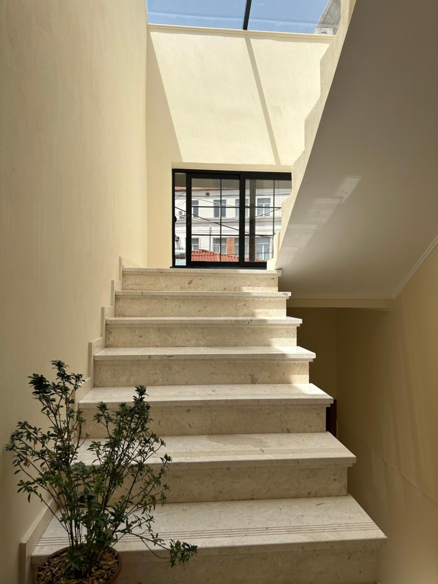 Central Comfort Suites Tirana Esterno foto