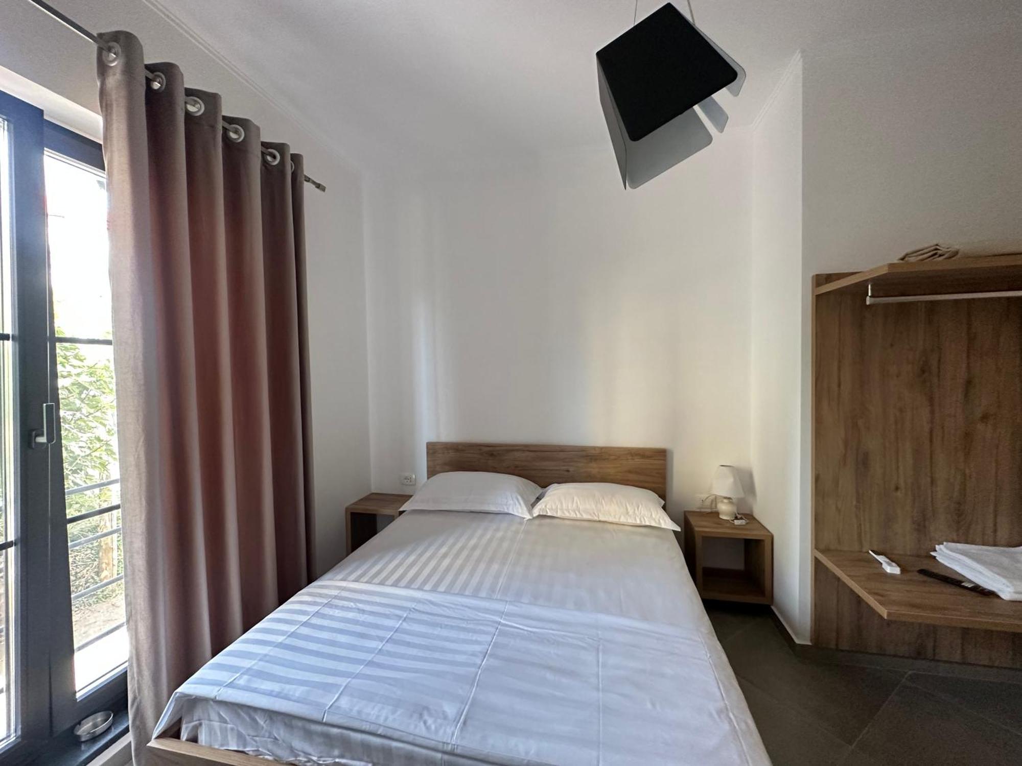Central Comfort Suites Tirana Esterno foto