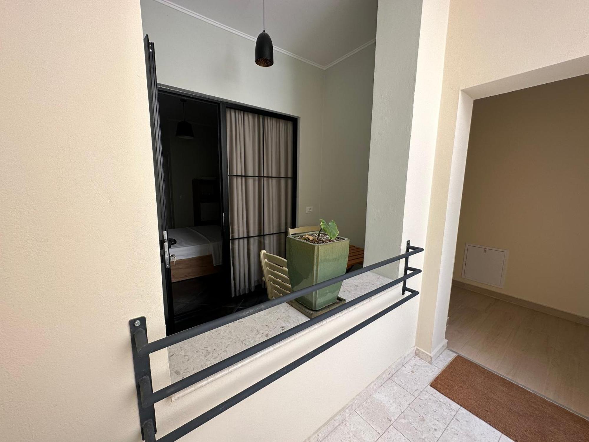 Central Comfort Suites Tirana Esterno foto