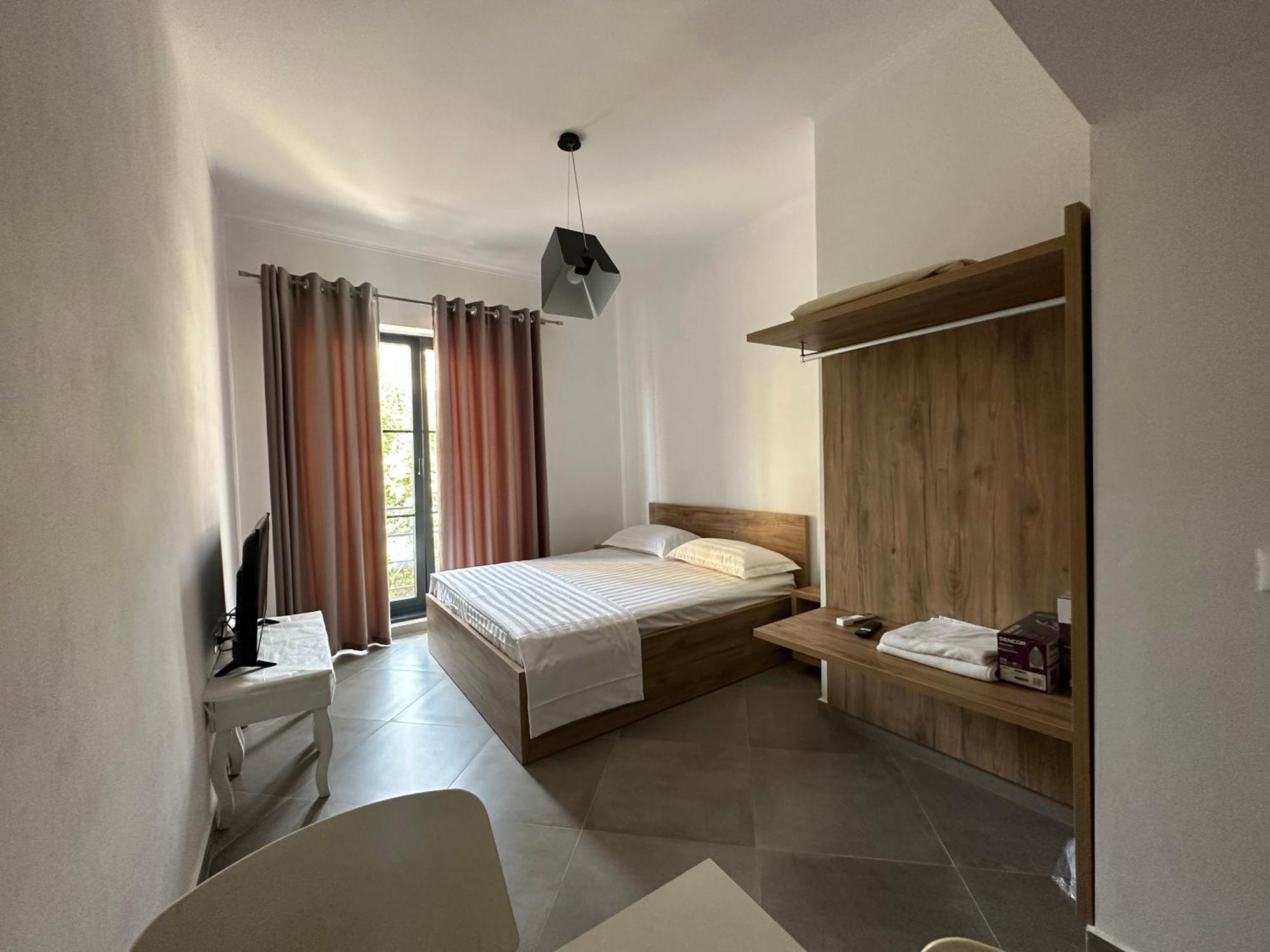 Central Comfort Suites Tirana Esterno foto