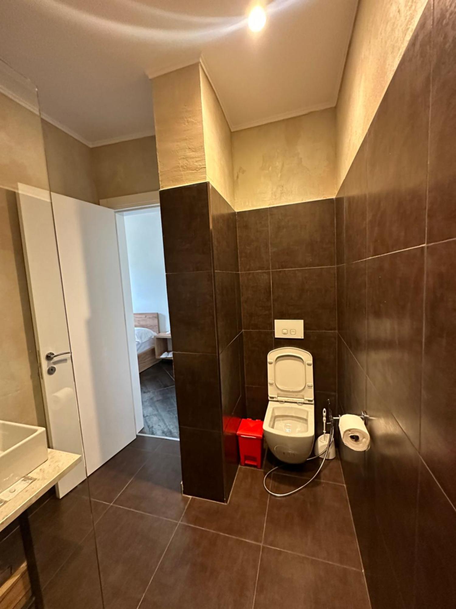 Central Comfort Suites Tirana Esterno foto