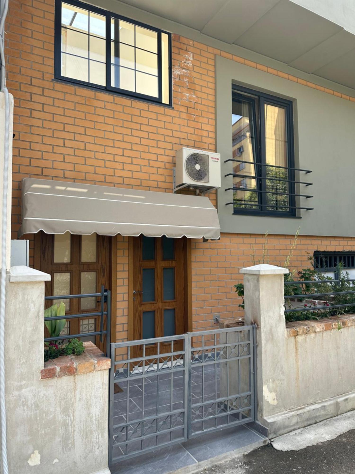 Central Comfort Suites Tirana Esterno foto