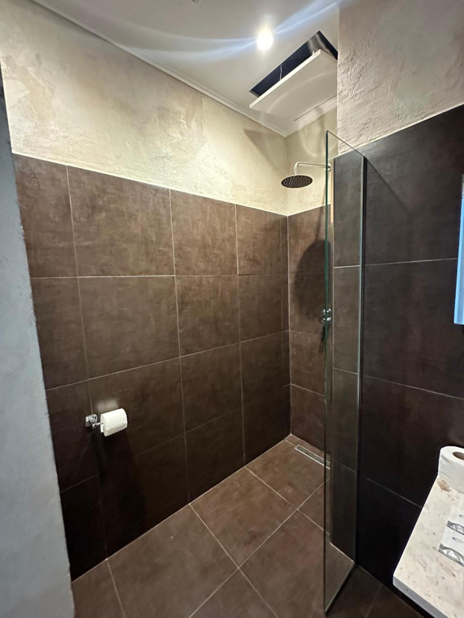 Central Comfort Suites Tirana Esterno foto
