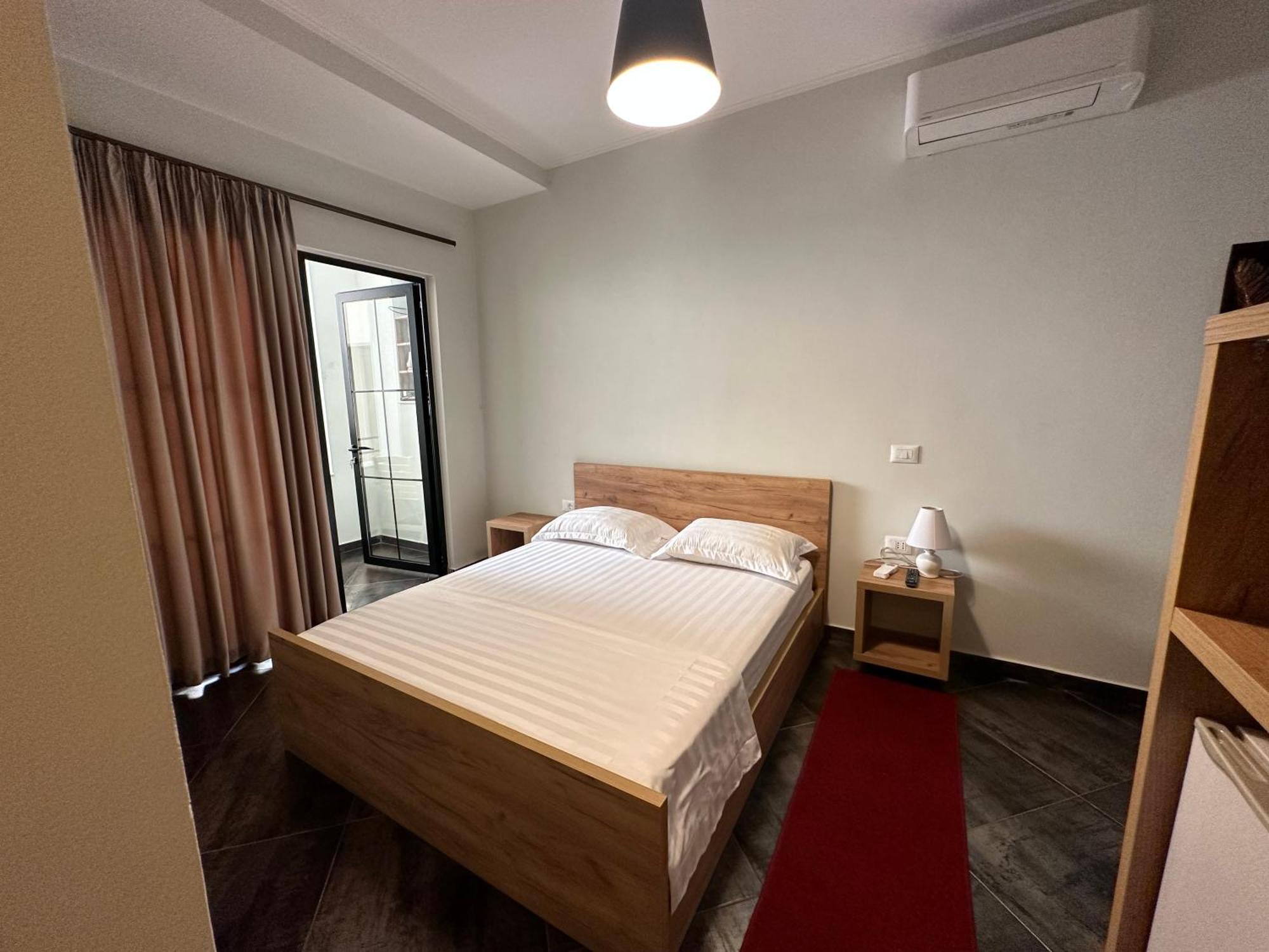 Central Comfort Suites Tirana Esterno foto