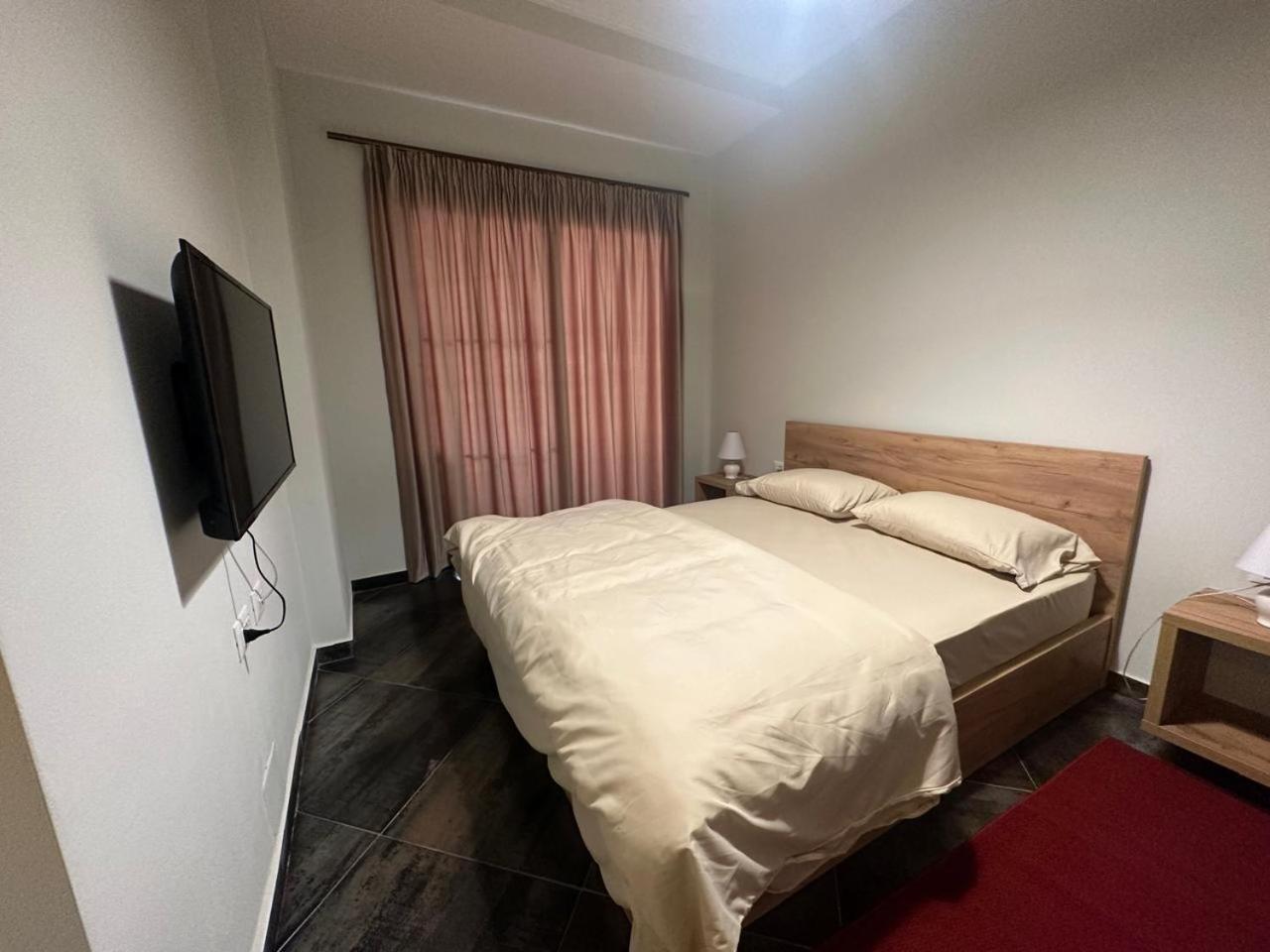 Central Comfort Suites Tirana Esterno foto