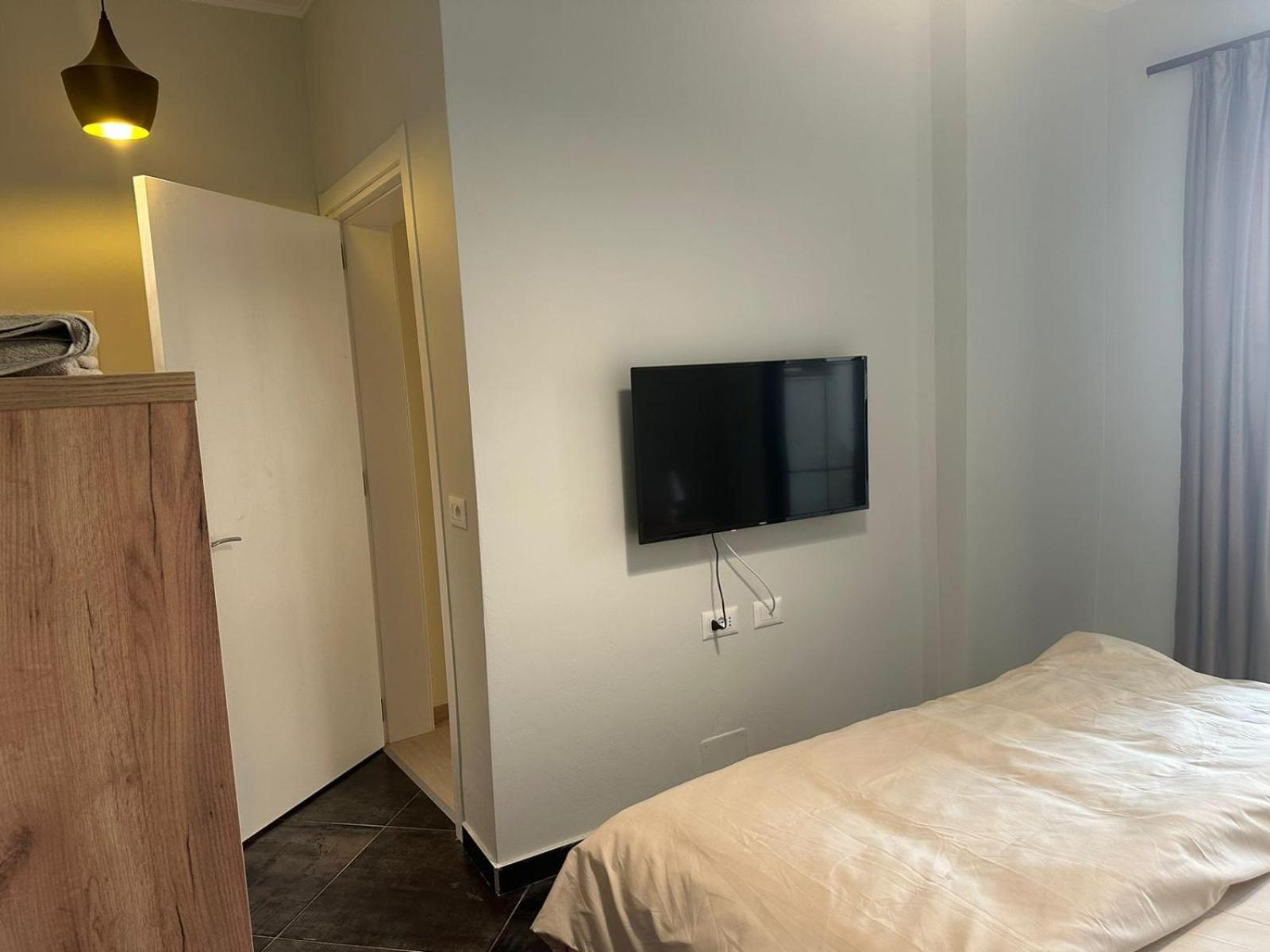 Central Comfort Suites Tirana Esterno foto